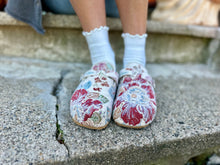 Load image into Gallery viewer, QWest Floral Clogs
