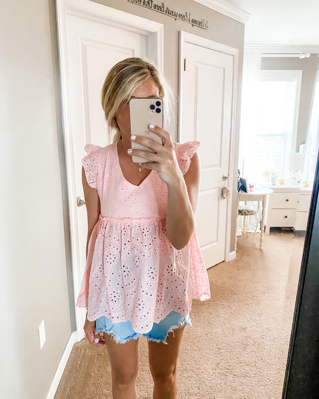 FINAL SALE: Eyelet Lace Scallop Top | Pink